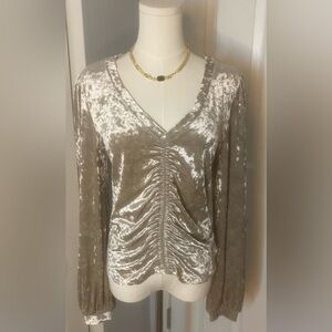 GGIO USA Elegant Light Gold Velvet Top